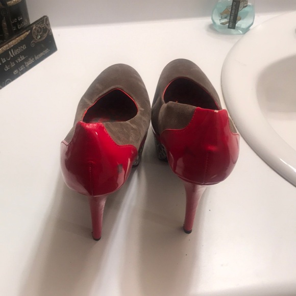 Snake print, red and grayish brown platform - Picture 2 of 4